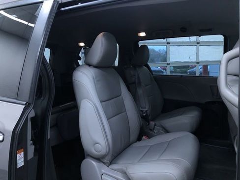 Used 2015 Toyota Sienna XLE image 24