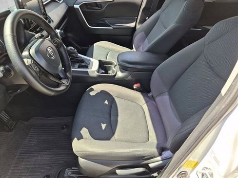 Used 2021 Toyota RAV4 LE FWD image 13