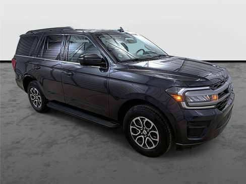 Used 2024 Ford Expedition XLT AWD/4WD image 5