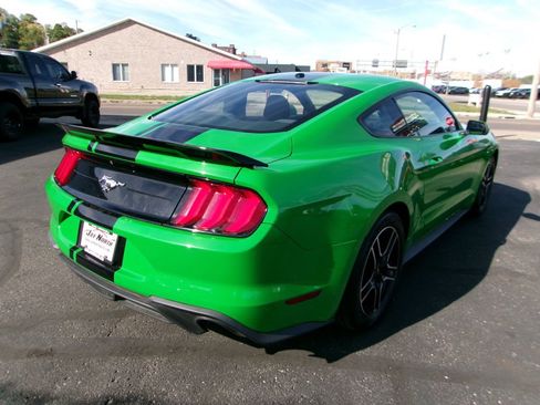 Used 2019 Ford Mustang image 4