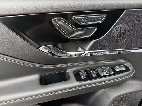 Used 2025 Lincoln Corsair AWD image 16