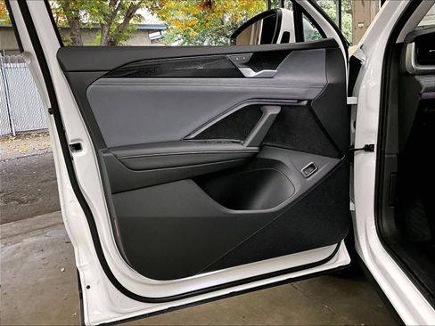 New 2026 Volkswagen Tiguan SE FWD image 24