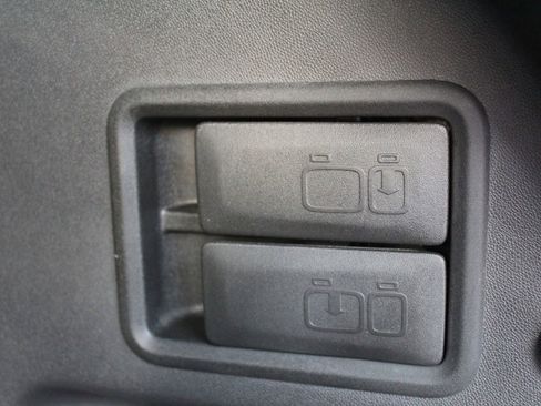 Used 2024 GMC Terrain SLT image 32