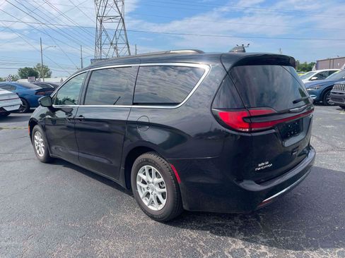 Used 2022 Chrysler Pacifica Touring-L FWD image 3