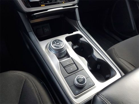 Used 2022 Ford Explorer XLT image 28