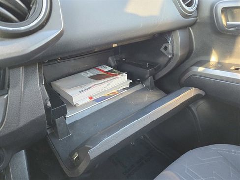 Used 2018 Toyota Tacoma TRD Off-Road w/ Technology Package image 19