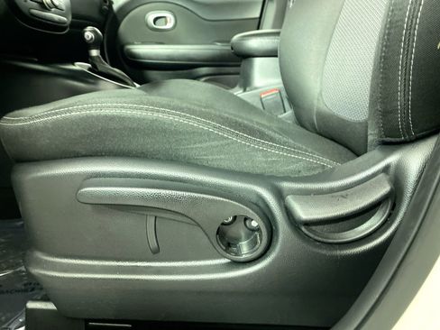 Used 2018 Kia Soul + image 20