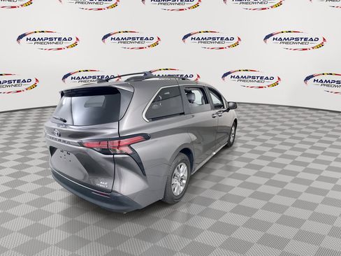 Used 2022 Toyota Sienna XLE FWD image 8