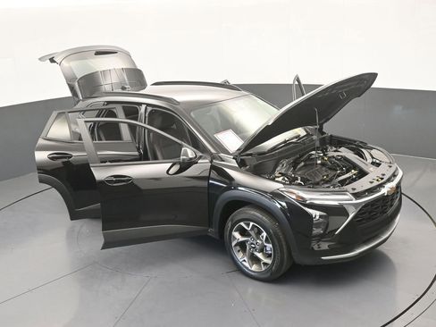 Used 2025 Chevrolet Trax LT w/ Driver Confidence Package image 65