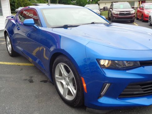 Used 2017 Chevrolet Camaro LT RWD image 19
