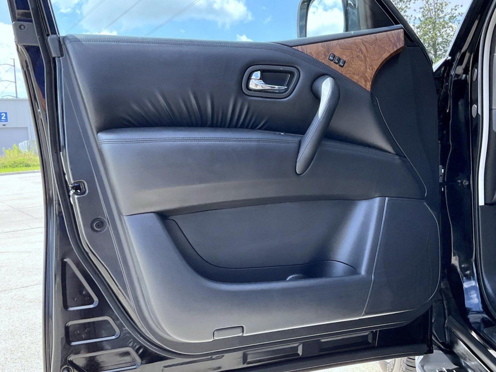Used 2023 Nissan Armada SL w/ Cargo Package AWD/4WD image 9