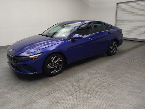 Used 2024 Hyundai Elantra SEL w/ Convenience Package FWD image 2