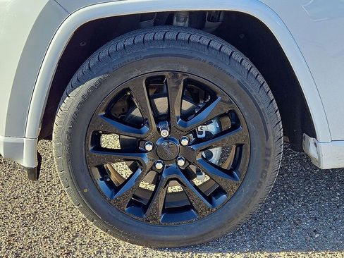 Used 2020 Jeep Grand Cherokee Altitude image 11