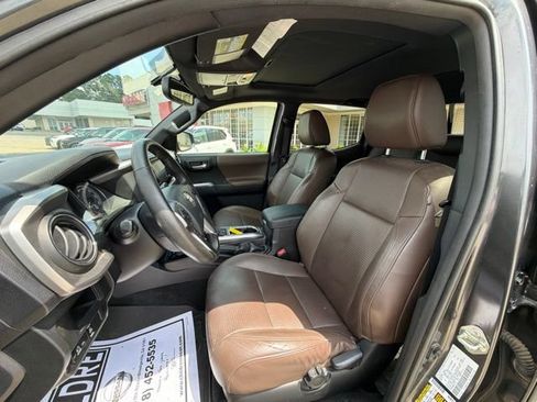 Used 2016 Toyota Tacoma Limited w/ Towing Package AWD/4WD image 10