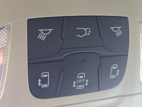 Used 2024 Chrysler Pacifica Touring-L image 35