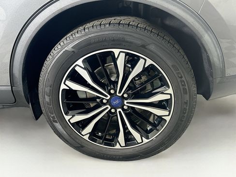 Used 2021 Ford Escape SE w/ SE Sport Appearance Package image 11