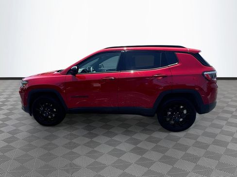 Used 2025 Jeep Compass Latitude w/ Sun & Sound Group AWD/4WD image 9