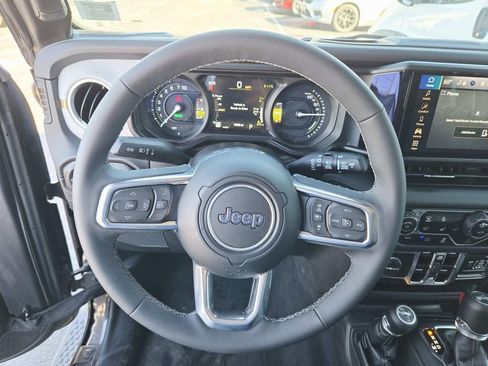 Used 2025 Jeep Wrangler Unlimited Sahara AWD/4WD image 20