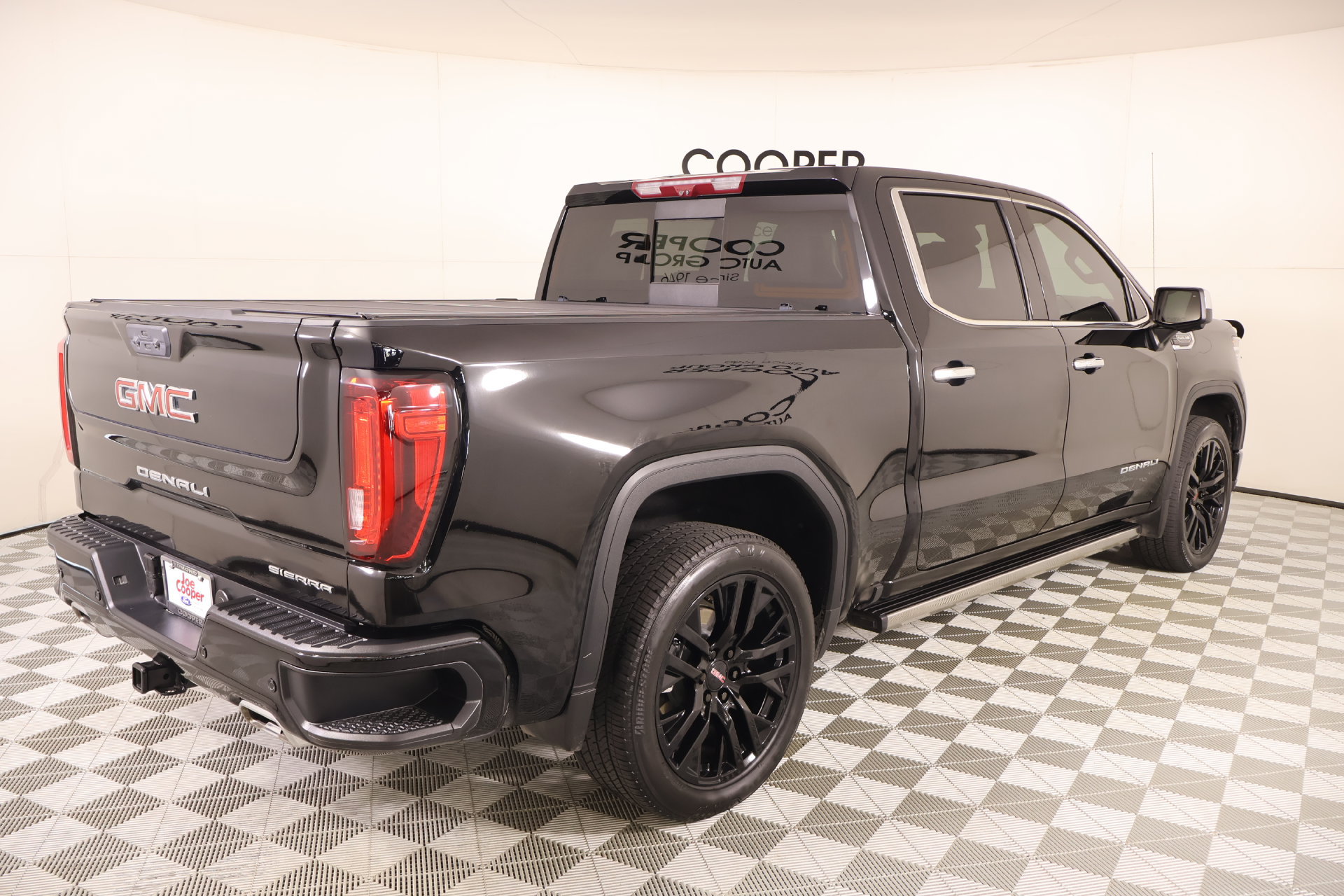 Used 2025 GMC Sierra 1500 Denali w/ Technology Package AWD/4WD image 23