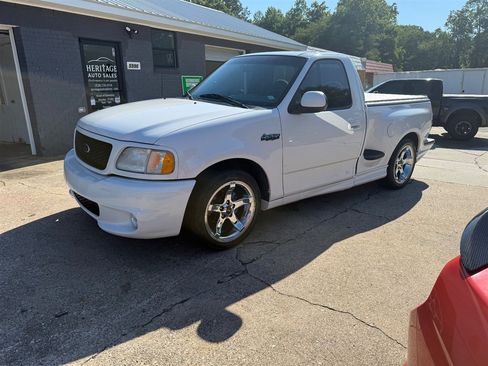 Used 2000 Ford F150 Lightning RWD image 1