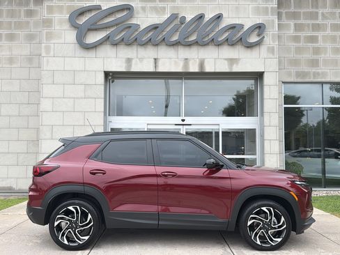Used 2025 Chevrolet TrailBlazer RS w/ Convenience Package AWD/4WD image 3
