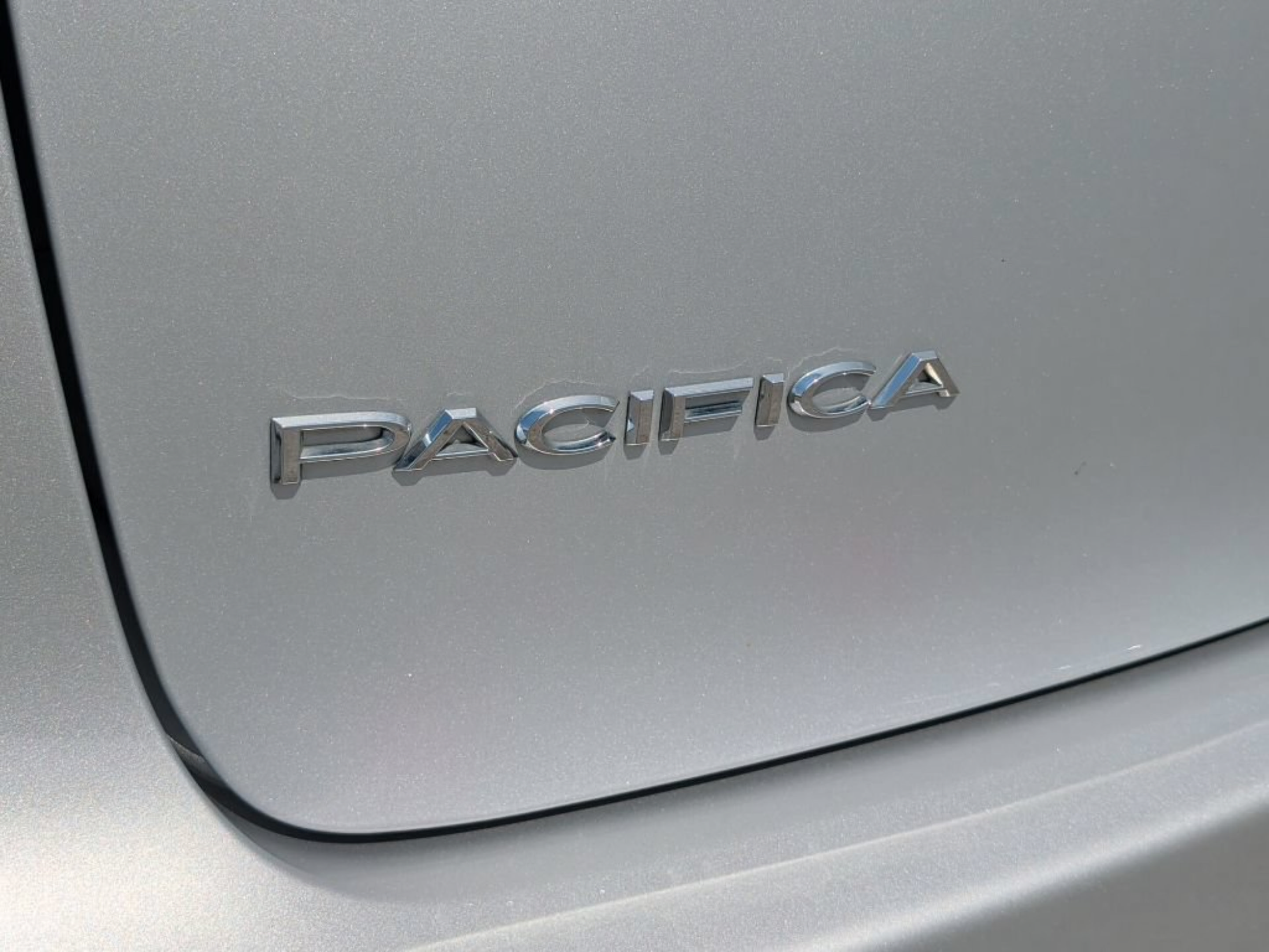Used 2024 Chrysler Pacifica Limited FWD image 16