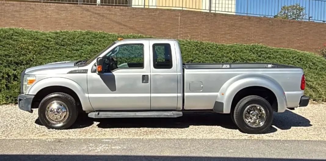 Used 2015 Ford F350 XL w/ Power Equipment Group RWD image 3
