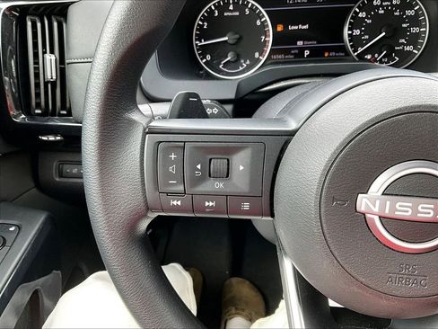 Used 2024 Nissan Pathfinder S AWD/4WD image 19