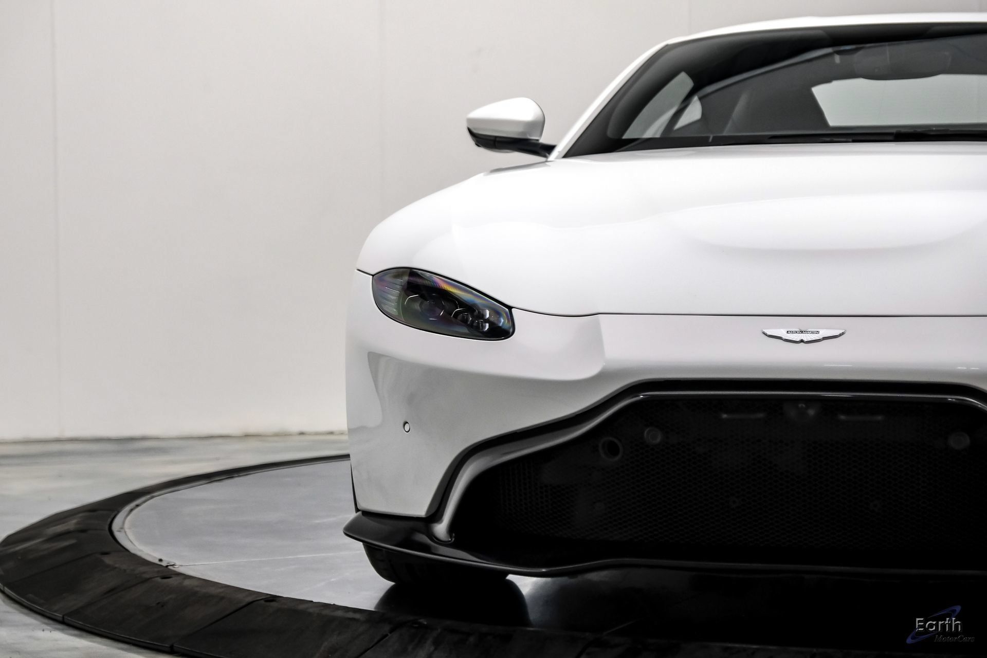 Used 2022 Aston Martin V8 Vantage Coupe RWD image 37