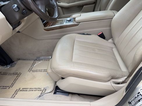 Used 2010 Mercedes-Benz E 550 4MATIC Sedan image 17