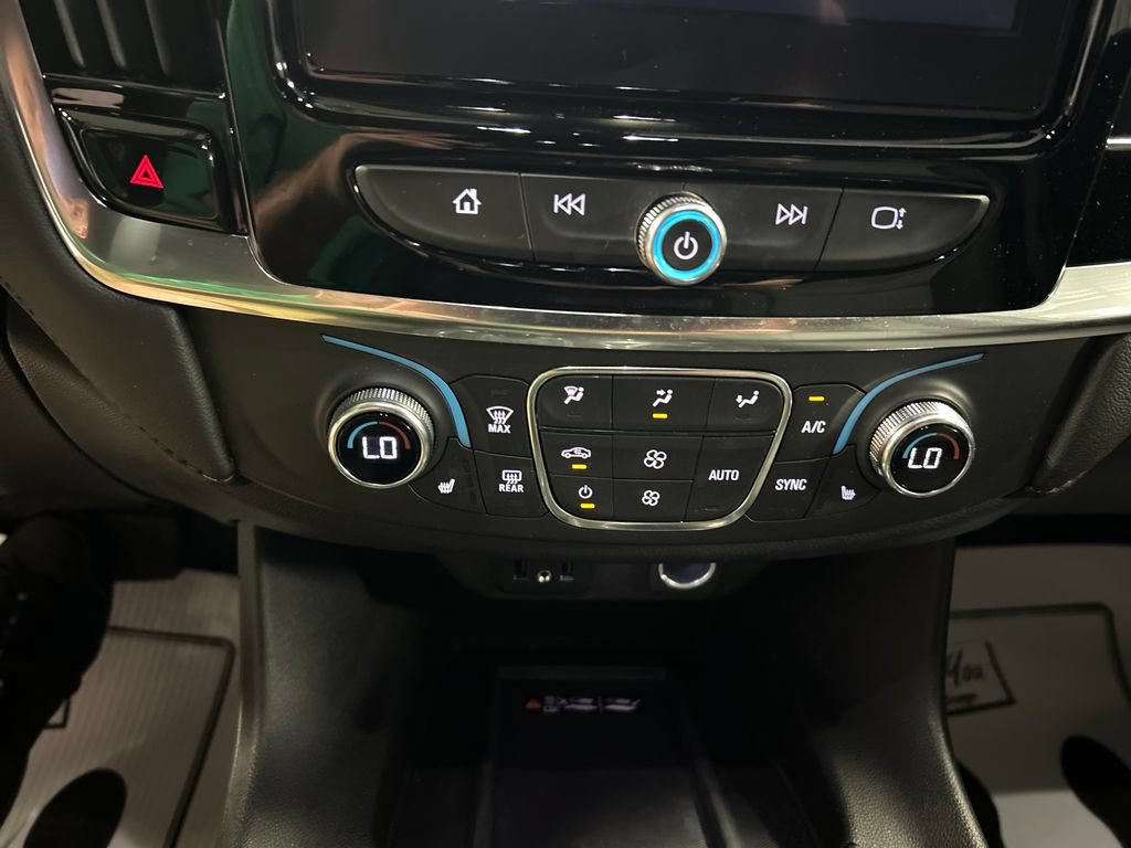 Used 2023 Chevrolet Traverse LT FWD image 19