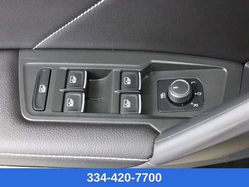 Certified 2023 Volkswagen Tiguan SE R-Line image 17