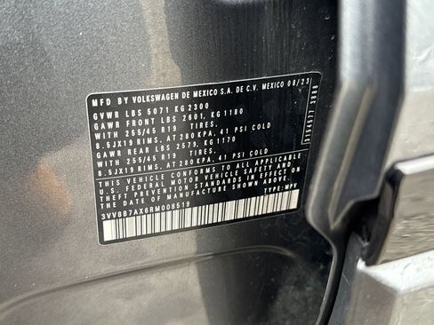 Used 2024 Volkswagen Tiguan SE R-Line image 20