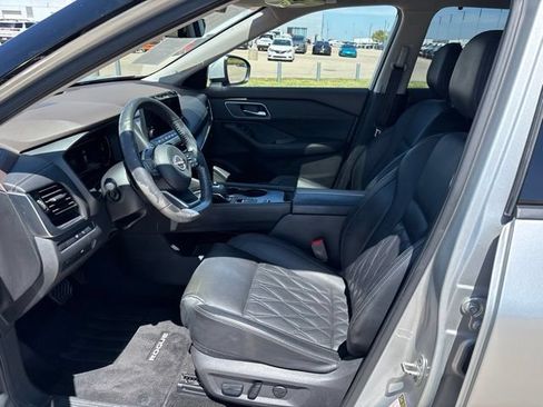 Used 2023 Nissan Rogue Platinum w/ Platinum Premium Package FWD image 17