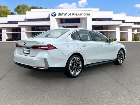 Used 2026 BMW 530i xDrive AWD/4WD image 7