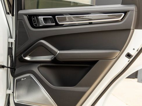 Certified 2020 Porsche Cayenne Turbo image 36