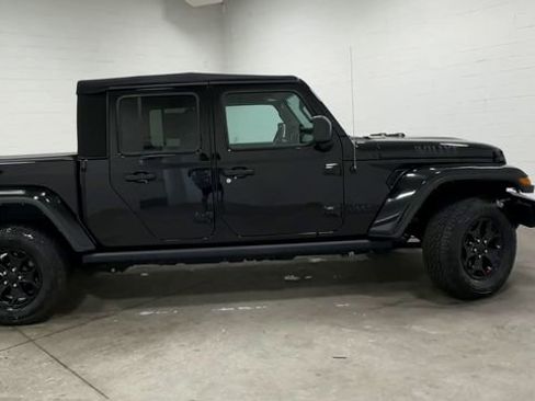Used 2023 Jeep Gladiator Sport AWD/4WD image 4