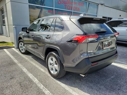 Used 2021 Toyota RAV4 XLE w/ Convenience Package image 4