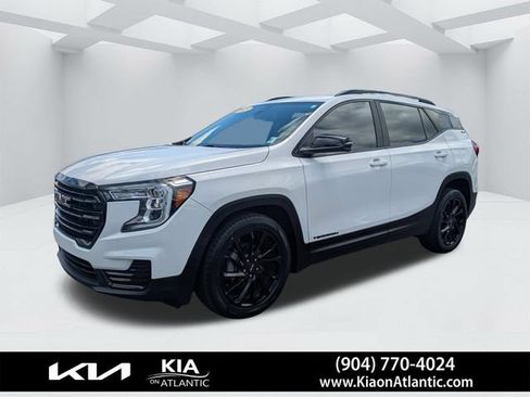 Used 2023 GMC Terrain SLE w/ Driver Convenience Package FWD image 7