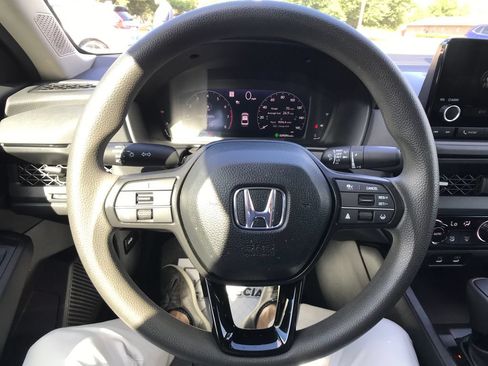 Certified 2025 Honda Accord SE image 17