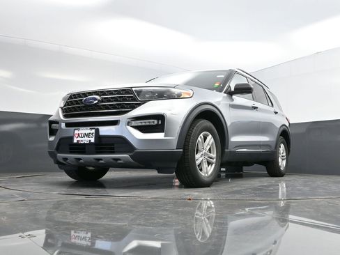 Used 2023 Ford Explorer XLT w/ Equipment Group 202A image 30