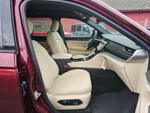 New 2026 Jeep Grand Cherokee Limited image 12