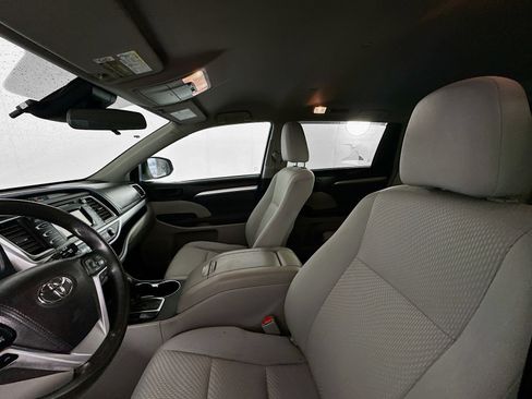 Used 2017 Toyota Highlander LE FWD image 20