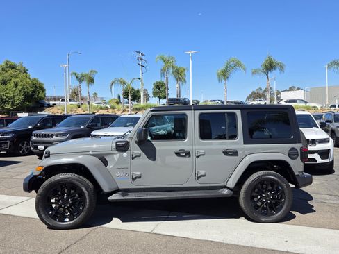 Used 2022 Jeep Wrangler Unlimited Sahara AWD/4WD image 2