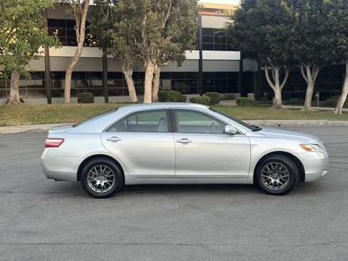 Used 2009 Toyota Camry LE FWD image 4
