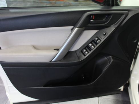 Used 2015 Subaru Forester 2.5i w/ Alloy Wheel Package image 17