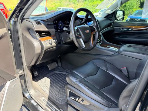 Used 2019 Cadillac Escalade Luxury AWD/4WD image 13