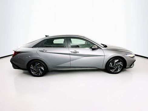 Used 2025 Hyundai Elantra SEL FWD image 10