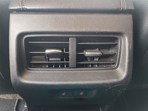 Used 2018 Ford Edge Titanium w/ Equipment Group 302A FWD image 22