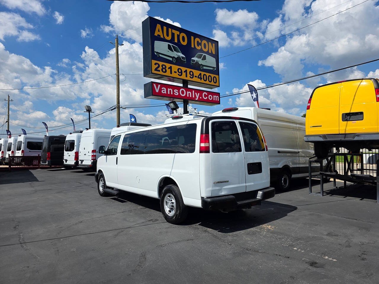 Used 2019 Chevrolet Express 3500 LS RWD image 25